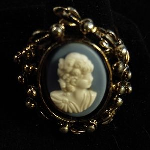 ~EXQUISITE~MID-CENTURY CAMEO RING